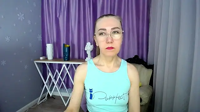 Snapshot of queen_a_n_i chatting on 03/18/25, 12:25 queen a n i online show from 03/18/25, 12:25