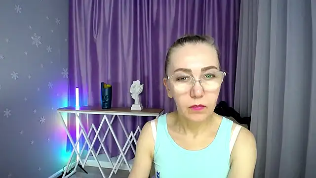 Snapshot of queen_a_n_i chatting on 09/15/25, 10:04 queen a n i online show from 09/15/25, 10:04