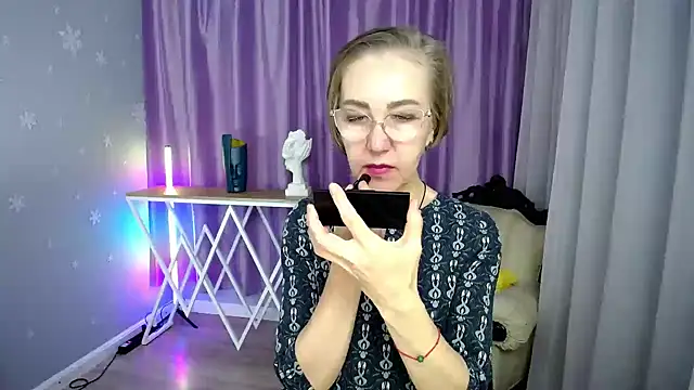 Snapshot of queen_a_n_i chatting on 10/06/25, 09:18 queen a n i online show from 10/06/25, 09:18