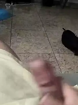 Snapshot of vini4016 chatting on 12/17/24, 10:44 vini4016 online show from 12/17/24, 10:44