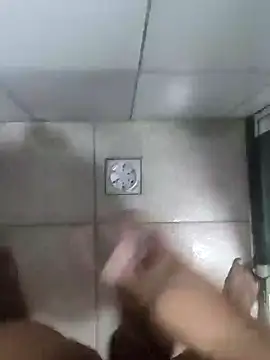 Snapshot of vini4016 chatting on 12/19/24, 11:29 vini4016 online show from 12/19/24, 11:29