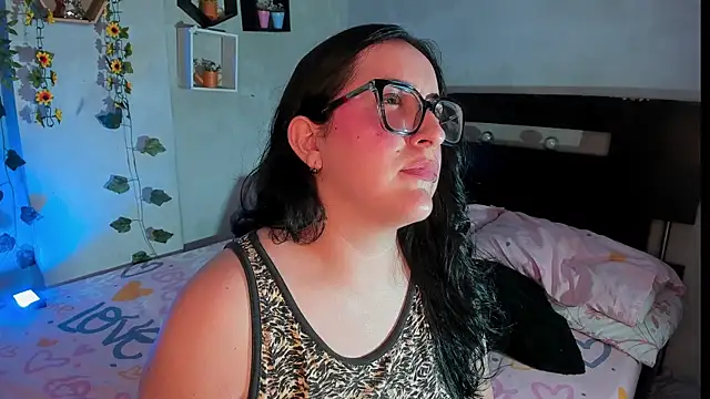 Snapshot of Cherry_jhoana chatting on 02/19/25, 03:06 Cherry jhoana online show from 02/19/25, 03:06