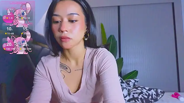 Mia Tin online show from 10/26/25, 06:14