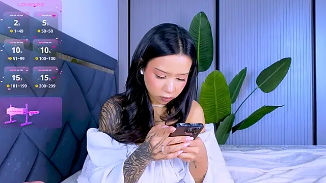 Snapshot of Mia_Tin chatting on 07/13/26, 10:51 Mia Tin online show from 07/13/26, 10:51