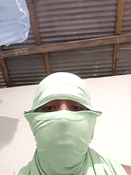 Snapshot of Xxmoonx chatting on 09/27/25, 04:23 Xxmoonx online show from 09/27/25, 04:23