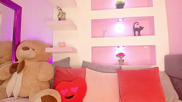  liathompsom09 online show from 12/15/25, 08:35