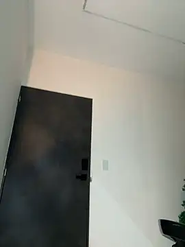 Snapshot of Alhanna_ chatting on 12/12/24, 01:10 Alhanna online show from 12/12/24, 01:10