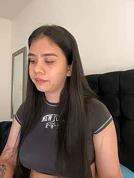 Snapshot of Alhanna_ chatting on 01/31/25, 09:48 Alhanna online show from 01/31/25, 09:48