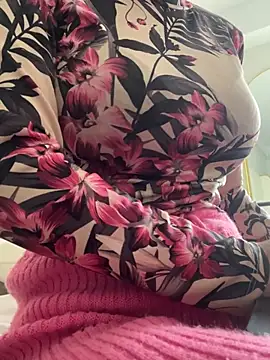 Snapshot of DulceMya6 chatting on 05/28/26, 12:57 DulceMya6 online show from 05/28/26, 12:57
