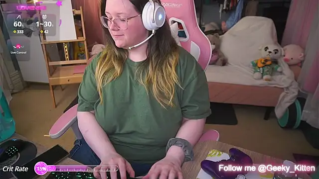 Snapshot of Geeky_Kitten chatting on 03/06/25, 03:24 Geeky Kitten online show from 03/06/25, 03:24