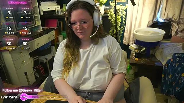 Snapshot of Geeky_Kitten chatting on 09/11/25, 03:01 Geeky Kitten online show from 09/11/25, 03:01