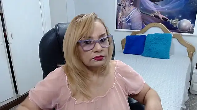 Snapshot of emiliaa_hot chatting on 06/19/26, 06:01 emiliaa hot online show from 06/19/26, 06:01