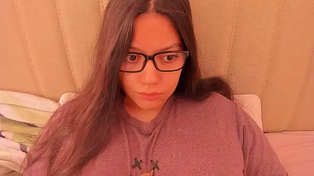 Snapshot of roniewester chatting on 03/13/25, 02:44 roniewester online show from 03/13/25, 02:44