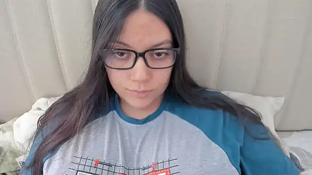 Snapshot of roniewester chatting on 03/13/25, 07:50 roniewester online show from 03/13/25, 07:50