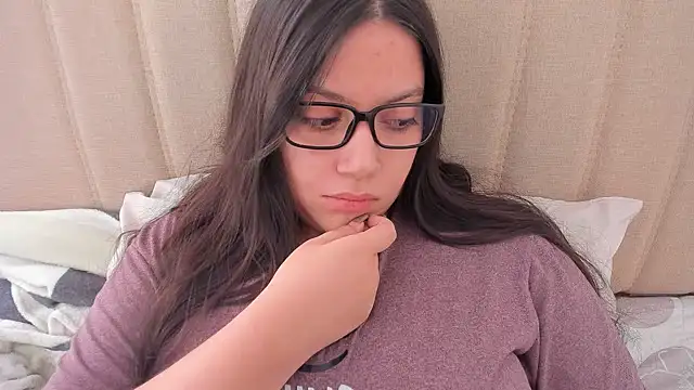 Snapshot of roniewester chatting on 03/15/25, 02:45 roniewester online show from 03/15/25, 02:45