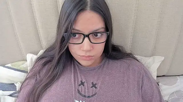 Snapshot of roniewester chatting on 03/15/25, 08:10 roniewester online show from 03/15/25, 08:10