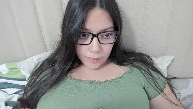 Snapshot of roniewester chatting on 03/16/25, 02:21 roniewester online show from 03/16/25, 02:21