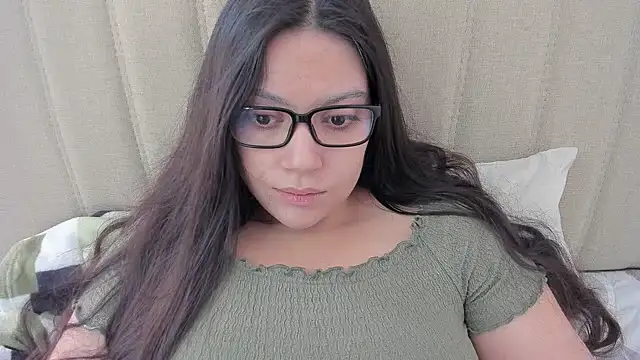 Snapshot of roniewester chatting on 03/16/25, 03:39 roniewester online show from 03/16/25, 03:39