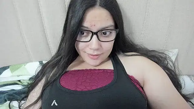 Snapshot of roniewester chatting on 03/21/25, 02:07 roniewester online show from 03/21/25, 02:07