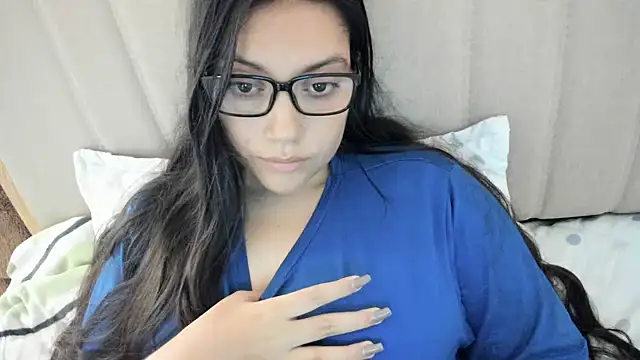 Snapshot of roniewester chatting on 09/17/25, 12:34 roniewester online show from 09/17/25, 12:34