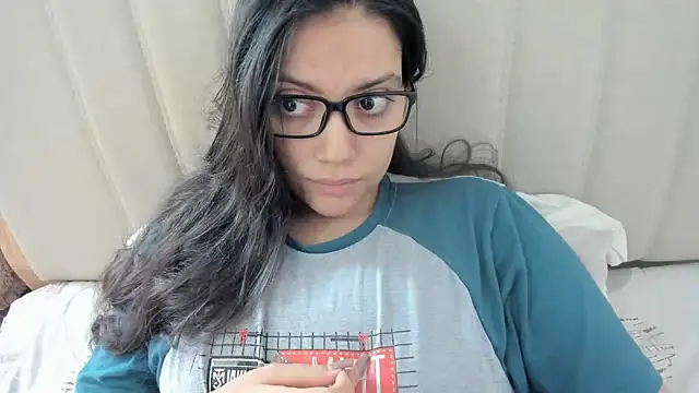 Snapshot of roniewester chatting on 09/19/25, 01:12 roniewester online show from 09/19/25, 01:12