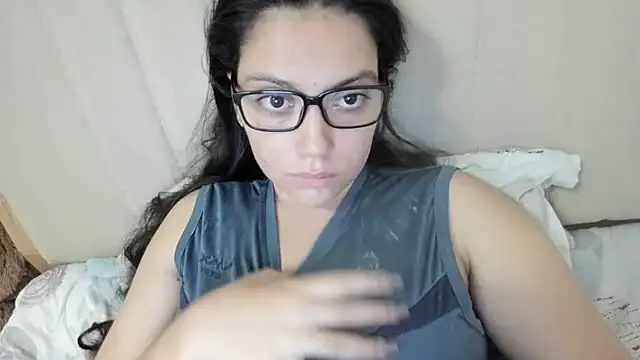 Snapshot of roniewester chatting on 09/24/25, 03:10 roniewester online show from 09/24/25, 03:10