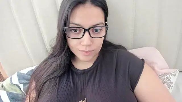 Snapshot of roniewester chatting on 10/08/25, 12:03 roniewester online show from 10/08/25, 12:03