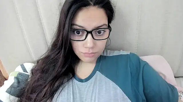 Snapshot of roniewester chatting on 10/13/25, 12:38 roniewester online show from 10/13/25, 12:38