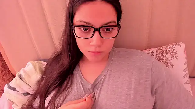 Snapshot of roniewester chatting on 10/25/25, 05:30 roniewester online show from 10/25/25, 05:30