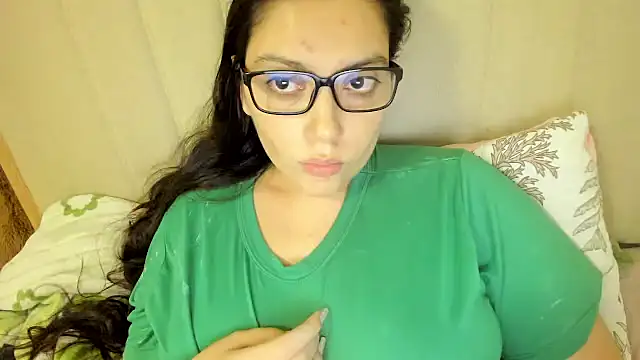 Snapshot of roniewester chatting on 10/30/25, 01:51 roniewester online show from 10/30/25, 01:51