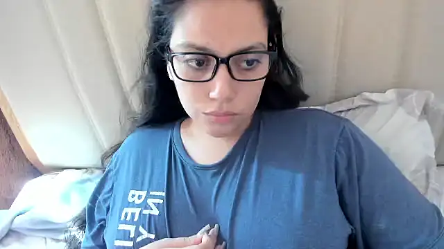 Snapshot of roniewester chatting on 11/09/25, 02:15 roniewester online show from 11/09/25, 02:15