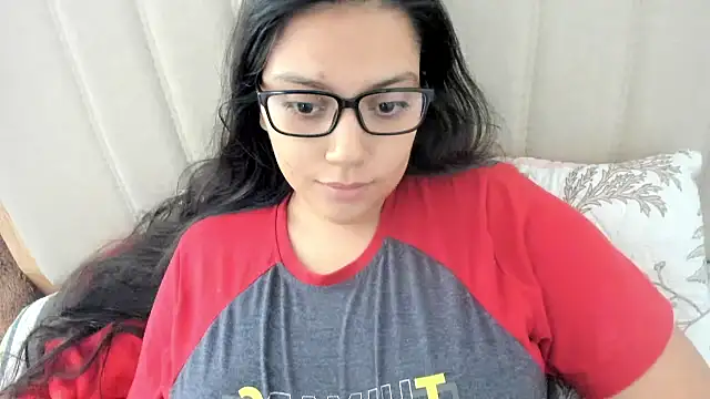 Snapshot of roniewester chatting on 11/18/25, 03:16 roniewester online show from 11/18/25, 03:16