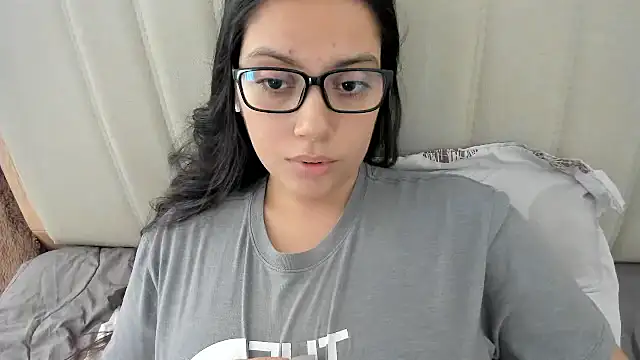 Snapshot of roniewester chatting on 11/23/25, 03:23 roniewester online show from 11/23/25, 03:23