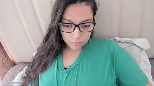 Snapshot of roniewester chatting on 11/29/25, 03:37 roniewester online show from 11/29/25, 03:37