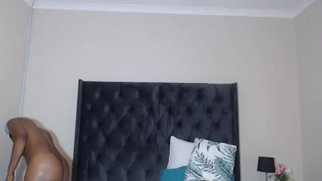 Snapshot of Sexynaughty_Gal chatting on 12/17/24, 08:21 Sexynaughty Gal online show from 12/17/24, 08:21