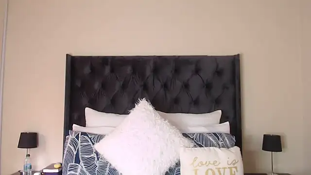 Snapshot of Sexynaughty_Gal chatting on 03/02/25, 08:38 Sexynaughty Gal online show from 03/02/25, 08:38