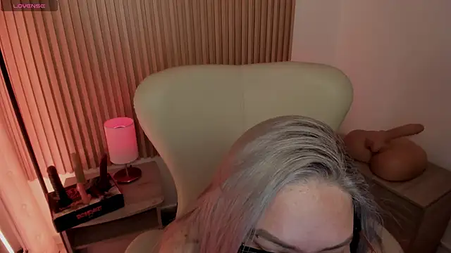 MarianL0ve online show from 02/28/25, 05:04