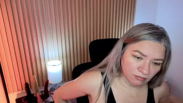 MarianL0ve online show from 11/02/25, 11:23