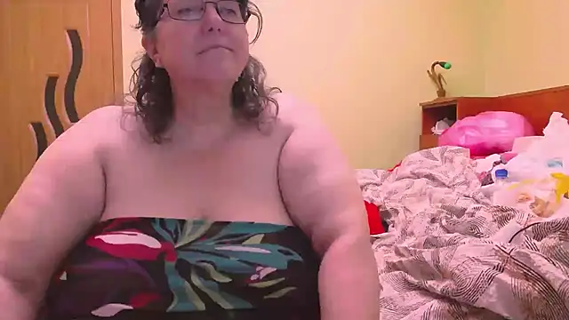 HugeTits online show from 11/25/25, 02:00