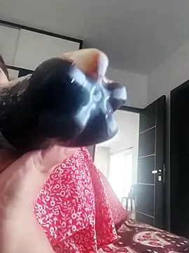 Snapshot of Srishtijain51 chatting on 02/13/25, 11:17 Srishtijain51 online show from 02/13/25, 11:17