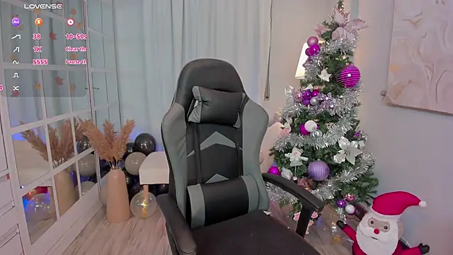 LeahJones  online show from 12/14/25, 05:07