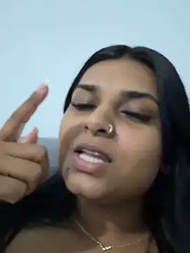 layla amin online show from 11/02/25, 01:52