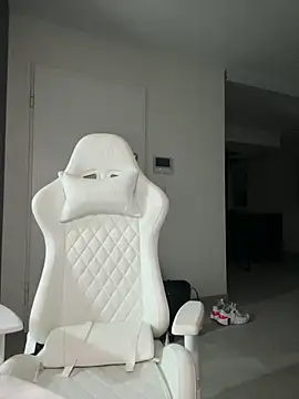 HannaXLove online show from 12/21/25, 09:11