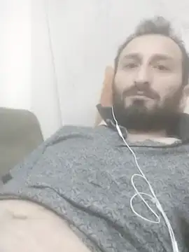 Snapshot of Yaramaz331 chatting on 03/13/25, 01:54 Yaramaz331 online show from 03/13/25, 01:54