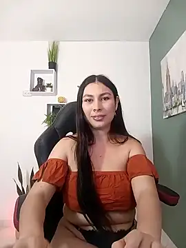 Snapshot of bella_99_ chatting on 12/21/24, 02:37 bella 99 online show from 12/21/24, 02:37