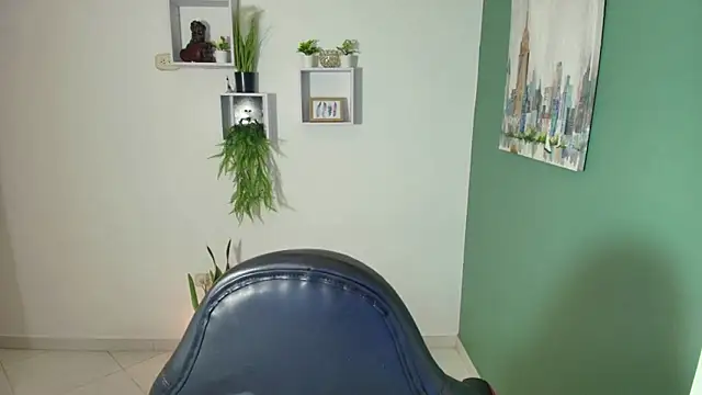 Snapshot of bella_99_ chatting on 02/14/25, 12:25 bella 99 online show from 02/14/25, 12:25