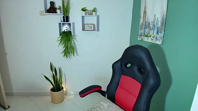 Snapshot of bella_99_ chatting on 03/10/25, 12:15 bella 99 online show from 03/10/25, 12:15