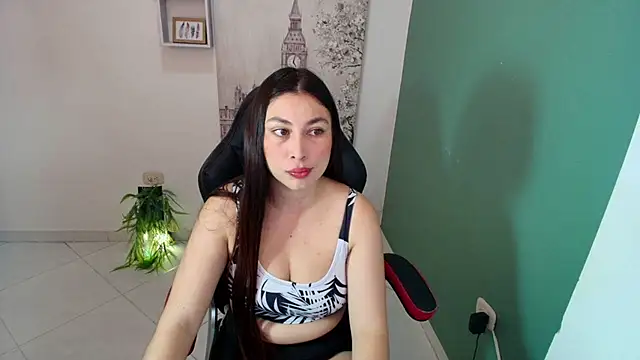 Snapshot of bella_99_ chatting on 11/03/25, 12:28 bella 99 online show from 11/03/25, 12:28