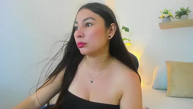 Snapshot of bella_99_ chatting on 06/13/26, 11:41 bella 99 online show from 06/13/26, 11:41