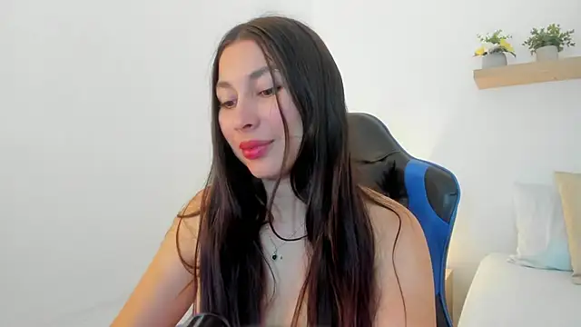Snapshot of bella_99_ chatting on 07/06/26, 03:03 bella 99 online show from 07/06/26, 03:03
